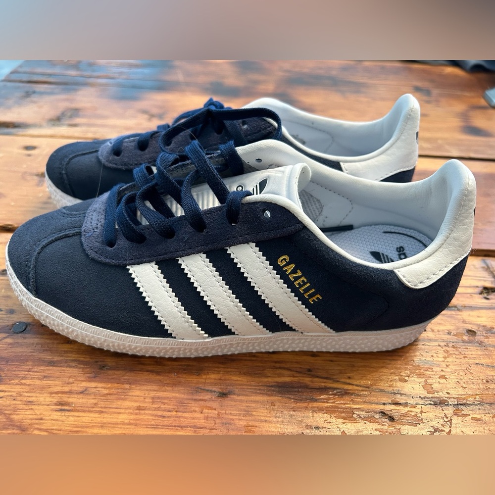 NWOT Youth ADIDAS GAZELLE SHOES NAVY